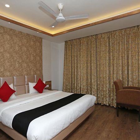 Hotel Yelchiko Βαρανάσι Εξωτερικό φωτογραφία