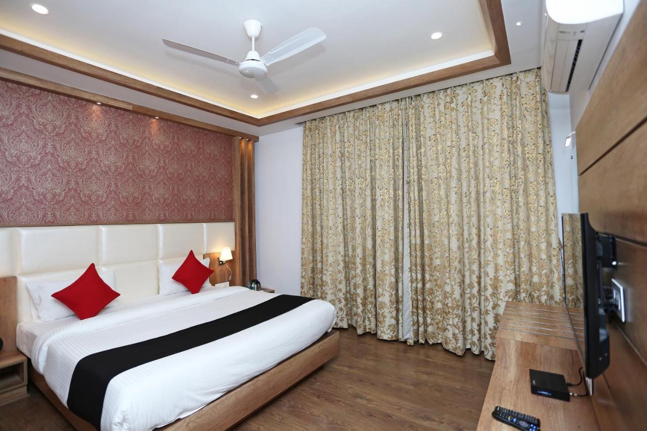 Hotel Yelchiko Βαρανάσι Εξωτερικό φωτογραφία