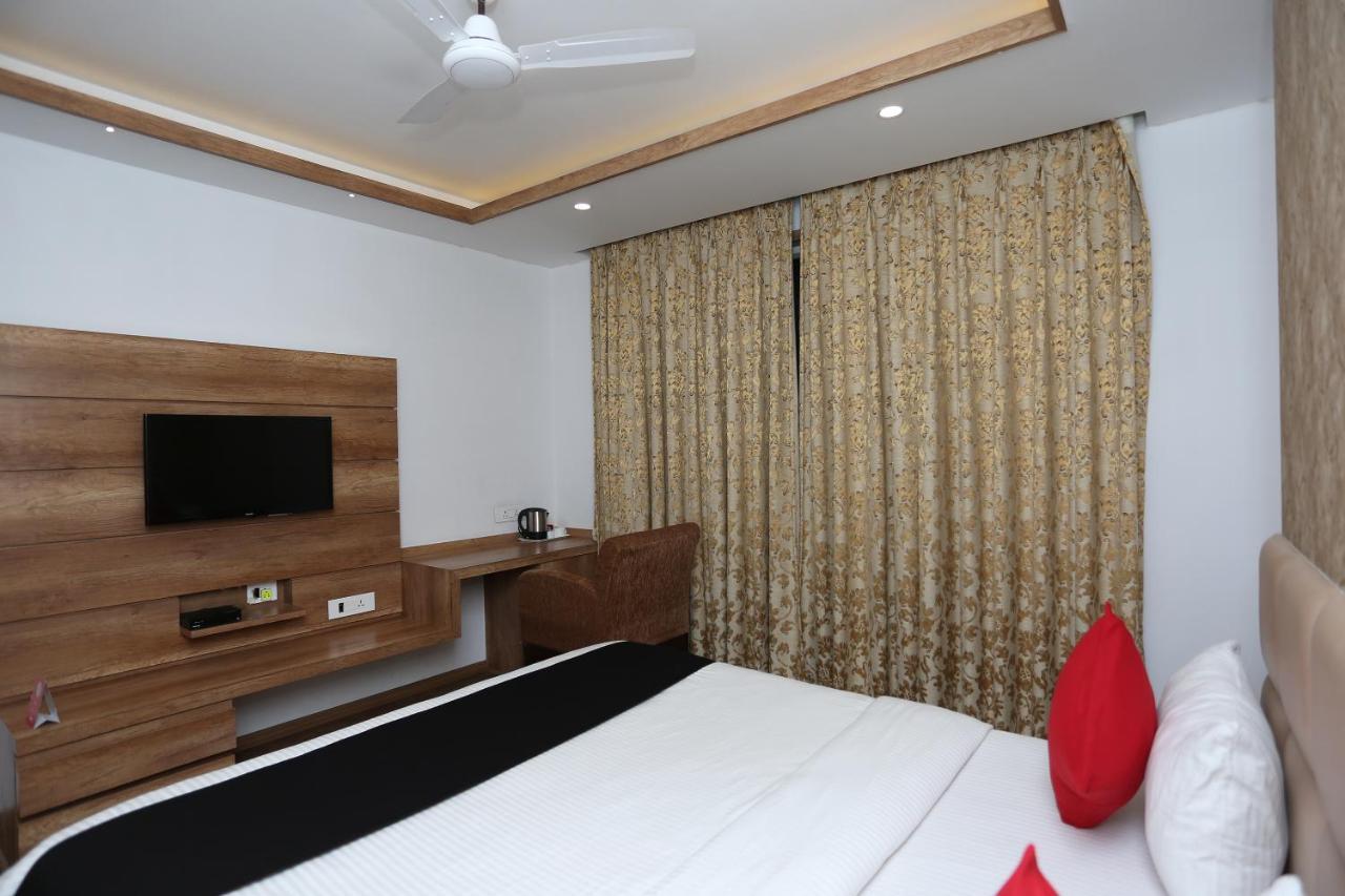 Hotel Yelchiko Βαρανάσι Εξωτερικό φωτογραφία