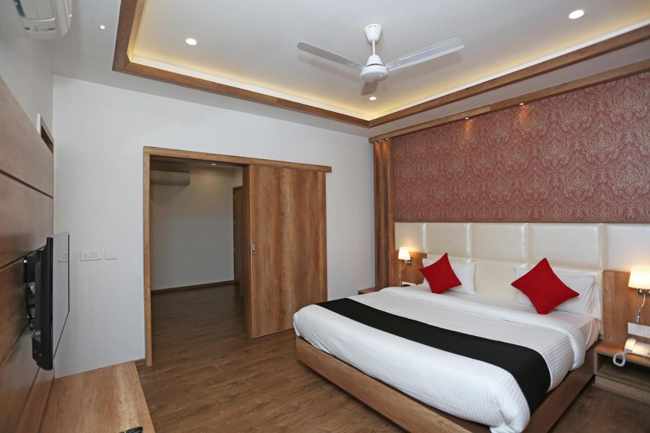 Hotel Yelchiko Βαρανάσι Εξωτερικό φωτογραφία