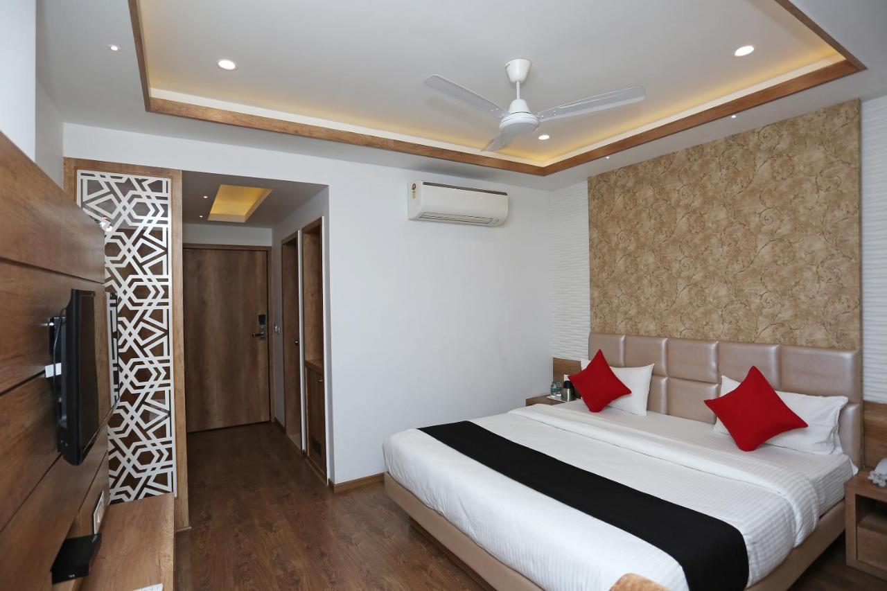 Hotel Yelchiko Βαρανάσι Εξωτερικό φωτογραφία