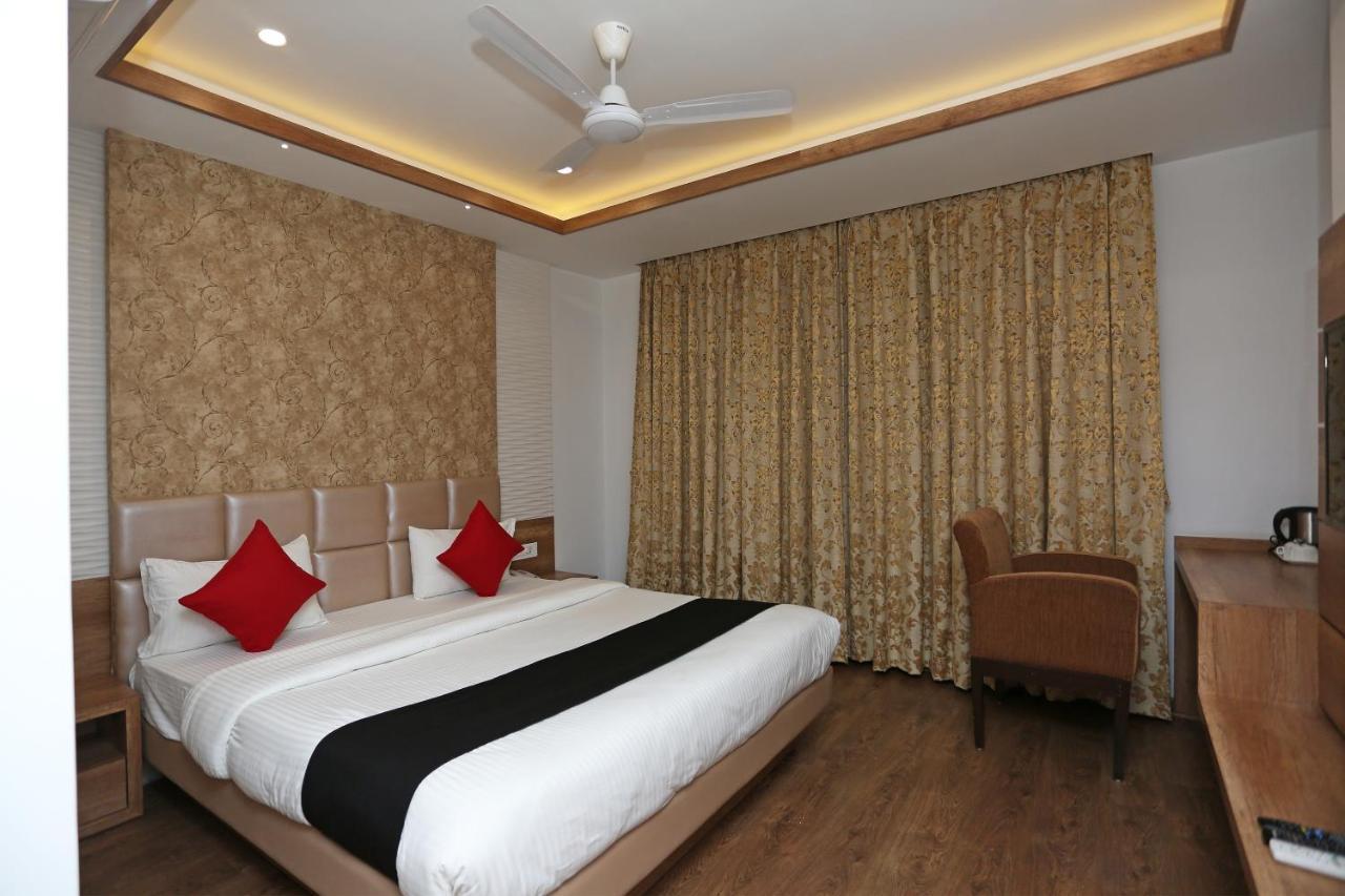 Hotel Yelchiko Βαρανάσι Εξωτερικό φωτογραφία