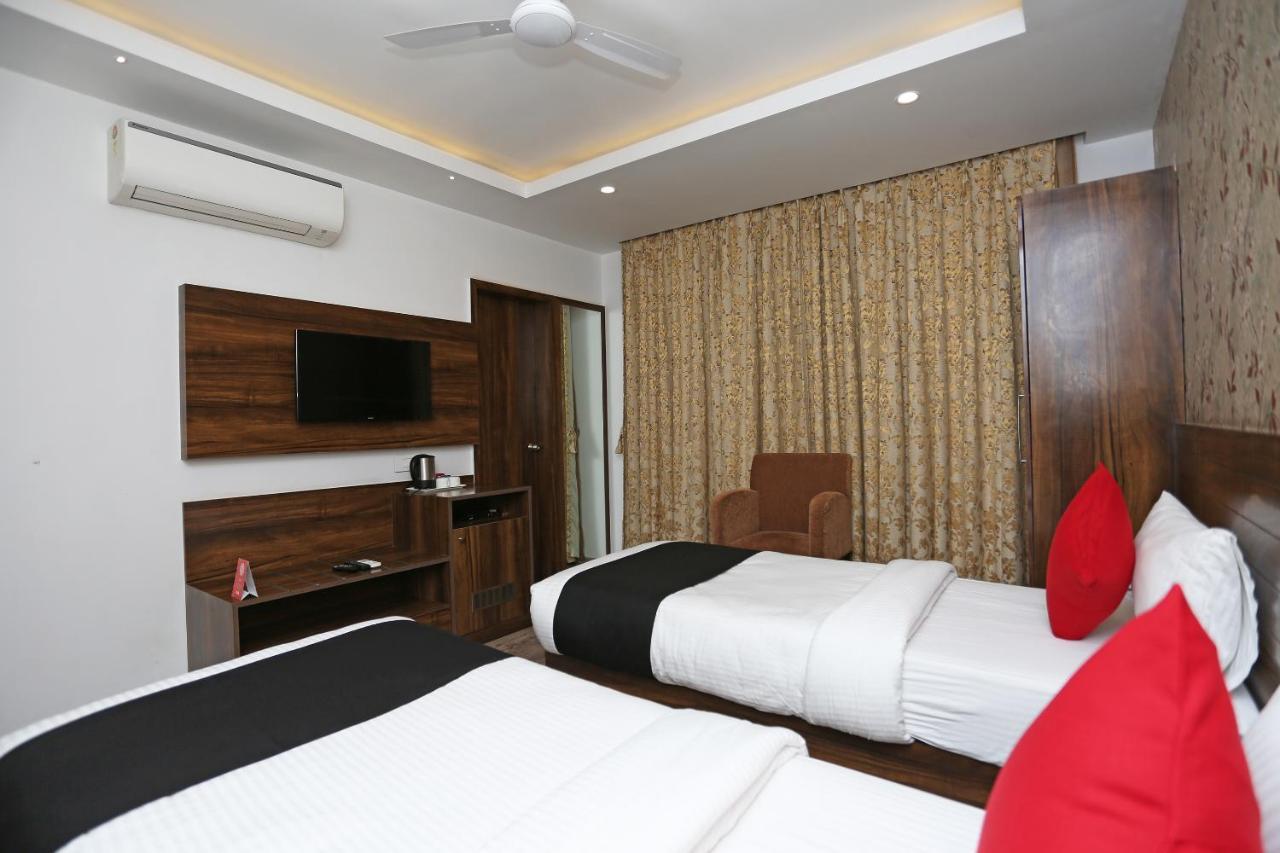 Hotel Yelchiko Βαρανάσι Εξωτερικό φωτογραφία