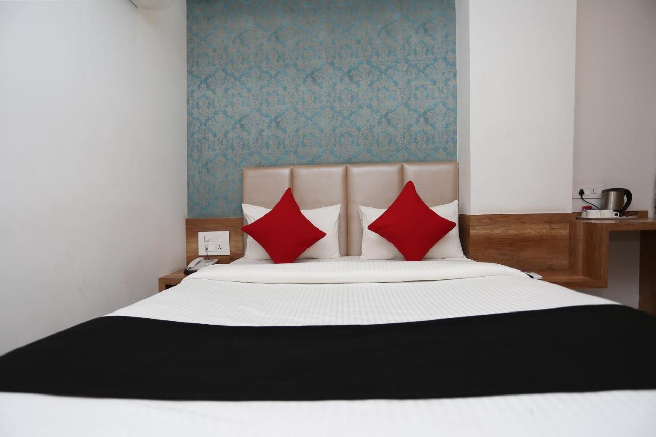Hotel Yelchiko Βαρανάσι Εξωτερικό φωτογραφία