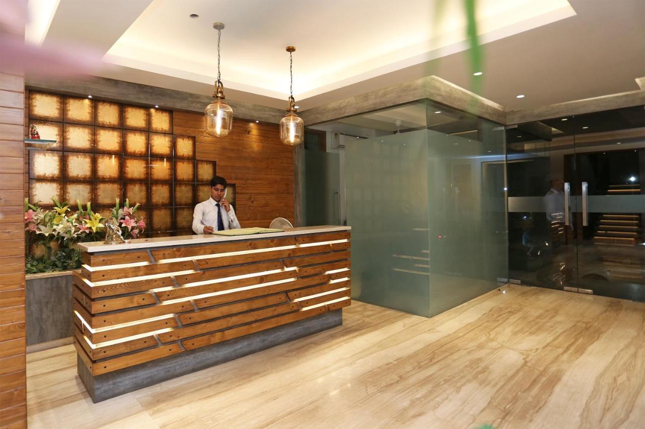 Hotel Yelchiko Βαρανάσι Εξωτερικό φωτογραφία