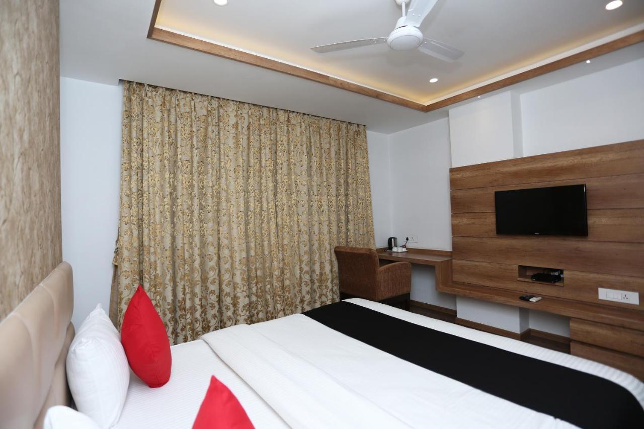 Hotel Yelchiko Βαρανάσι Εξωτερικό φωτογραφία