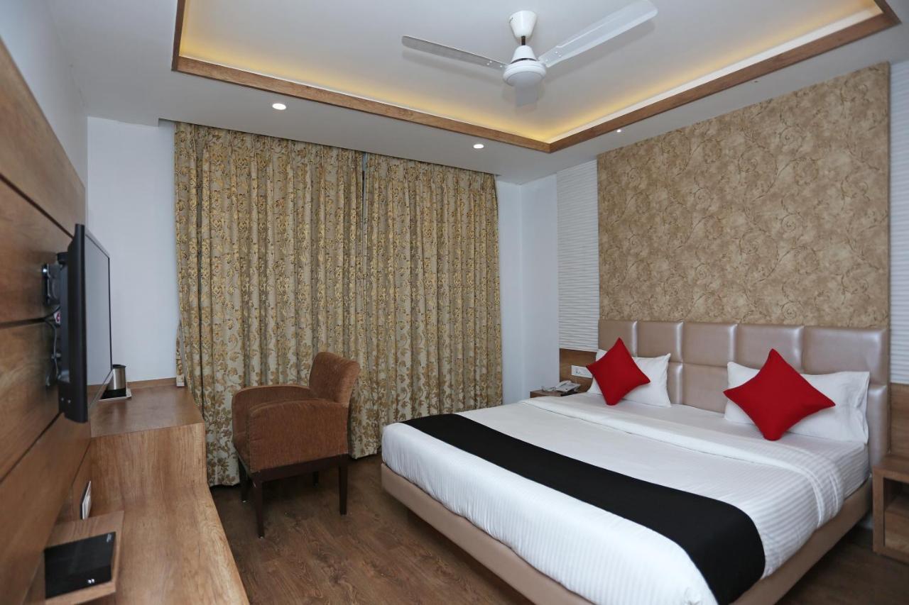 Hotel Yelchiko Βαρανάσι Εξωτερικό φωτογραφία